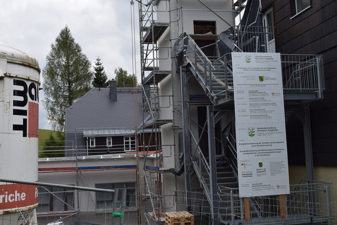 Neubau multifunktionale Räume an der Grundschule Hermsdorf Erzgebirge