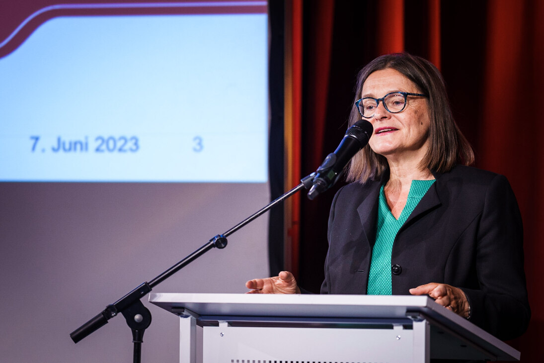 Frau Staatssekretärin Barbara Meyer begrüßt die Gäste