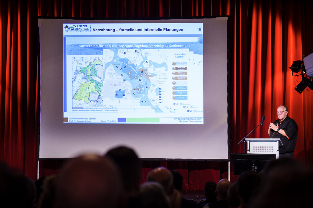 Dr. Andreas Berkner vom Regionalen Planungsverband Leipzig Westsachsen erklärt die Notwendigkeit von Kooperationen.