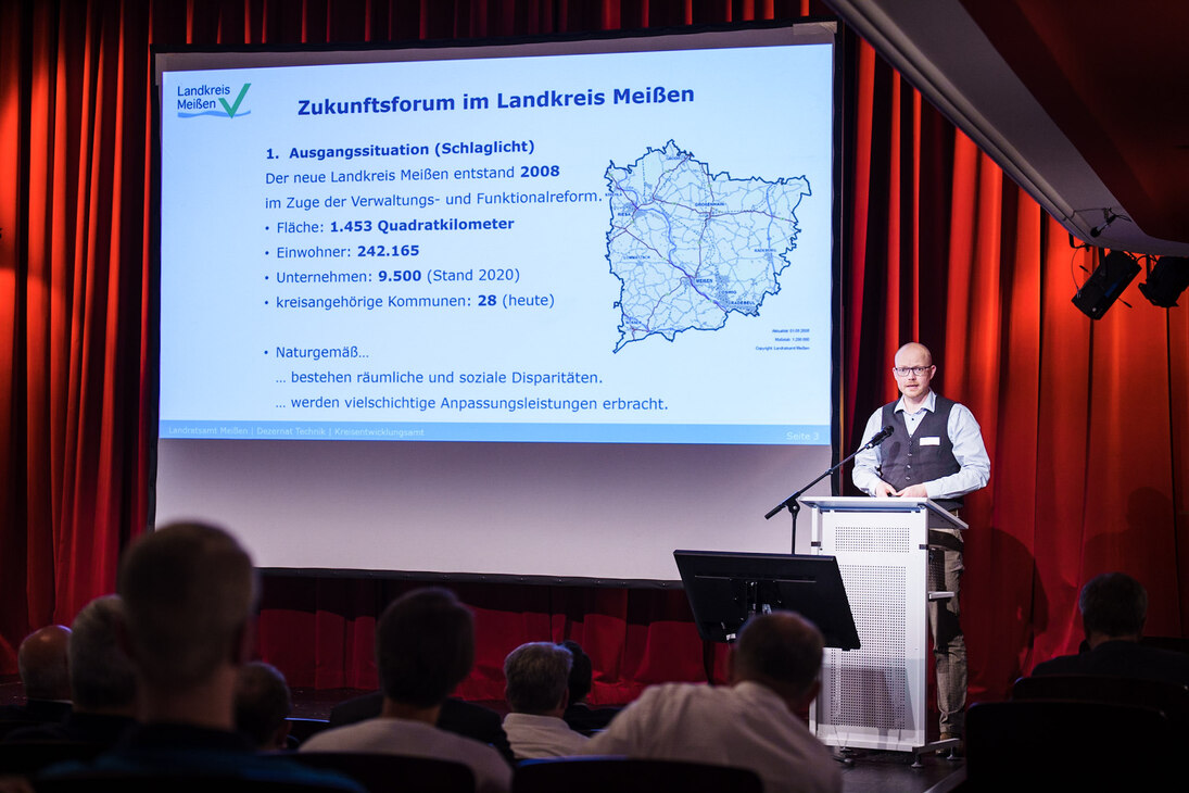 Andreas Böhme, Amtsleiter Kreisentwicklungsamt Landkreis Meißen, bei seinem Vortrag zum Projekt "Zukunftsforum im Landkreis Meißen"