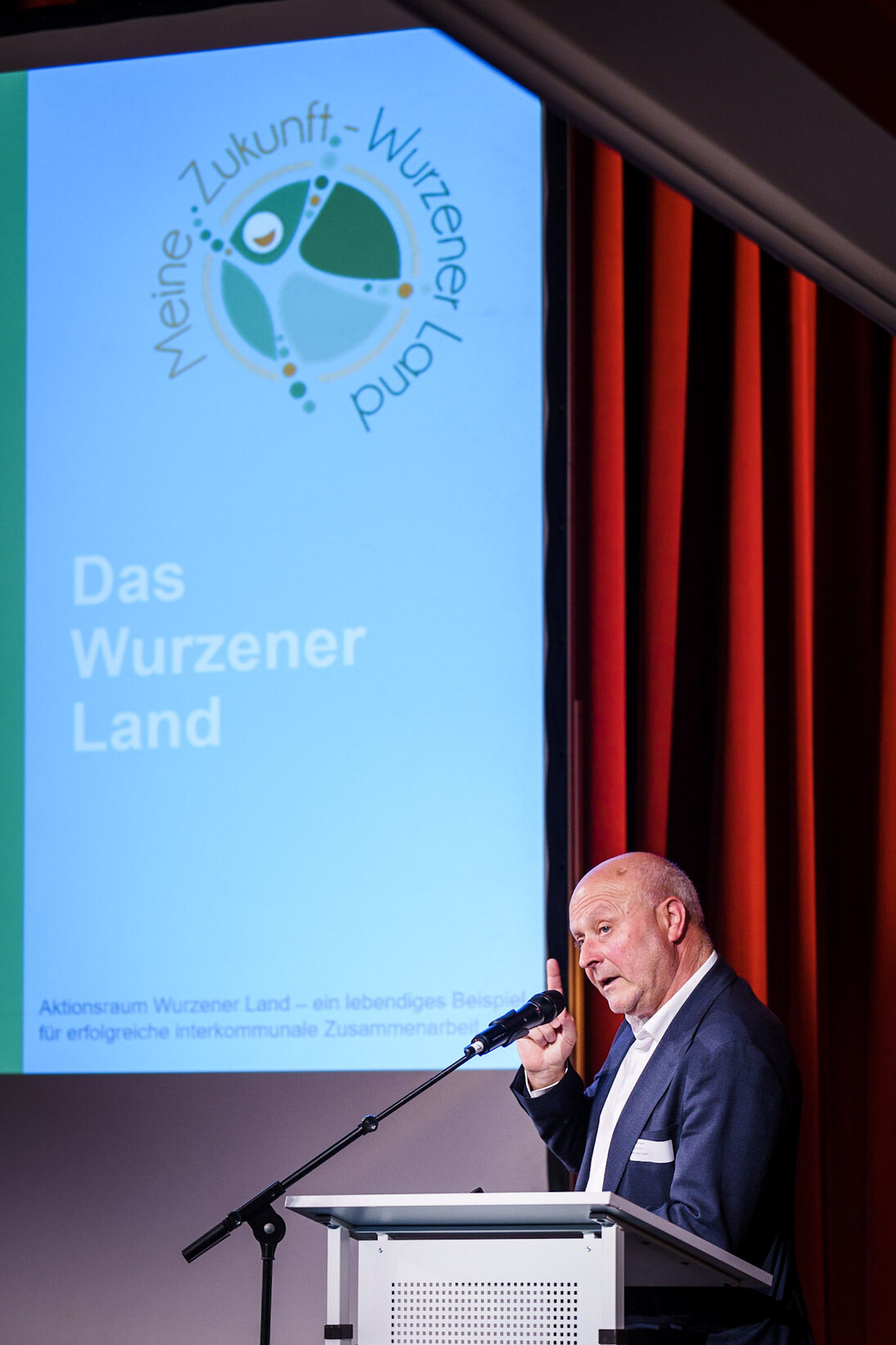 Uwe Weigelt, Bürgermeister der Gemeinde Lossatal, bei seinem Vortrag zum "Aktionsraum Wurzener Land"
