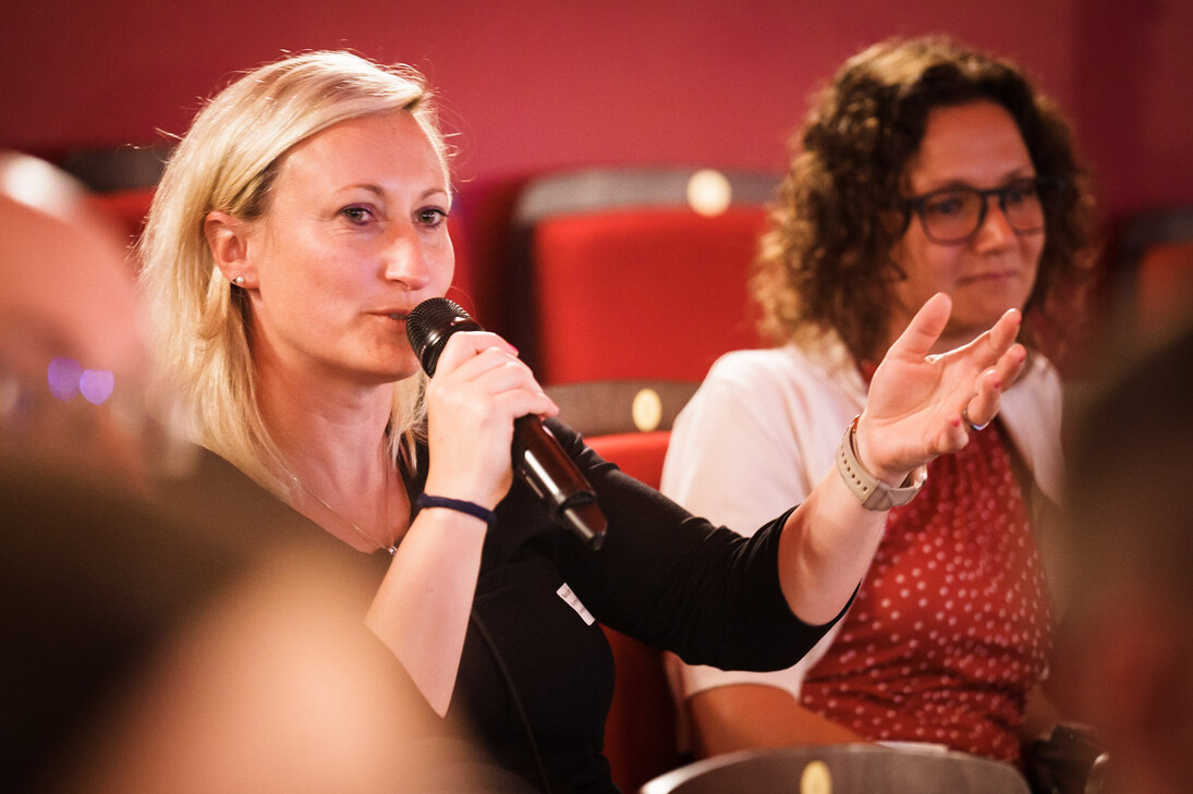 Nicht nur während der Podiumsdiskussion wurde die Möglichkeit genutzt, Fragen aus dem Publikum zu stellen