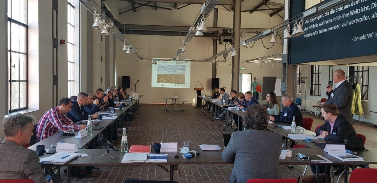Teilnehmer Workshop in Tagungssaal der Energiefabrik Knappenrode