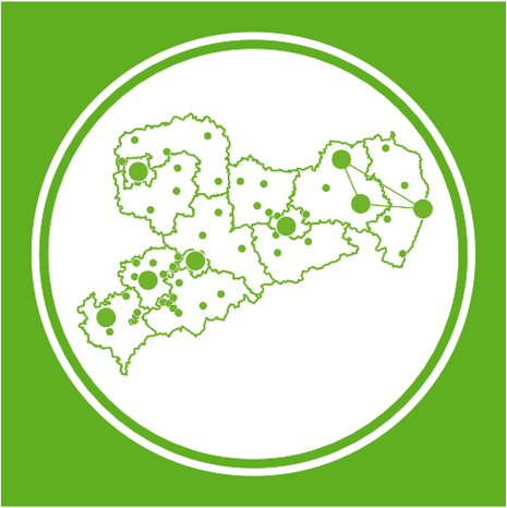 Die Fläche des Freistaates Sachsen mit Landkreisgrenzen und zentralen Orten auf weißem Hintergrund umgeben von einem grünem Kreis umrahmt von einem grünem Quadrat.