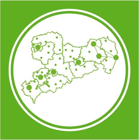 Die Fläche des Freistaates Sachsen mit Landkreisgrenzen und zentralen Orten auf weißem Hintergrund umgeben von einem grünem Kreis umrahmt von einem grünem Quadrat.